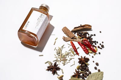 「孝芳堂」バレンタイン限定仕様のジンジャーエールづくり −日本橋「EnCounter」にて−