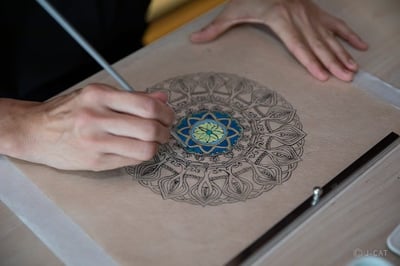 鎌倉の歴史を巡る街歩きと曼荼羅絵写経体験 −合掌造りの古民家「WITH KAMAKURA」にて−