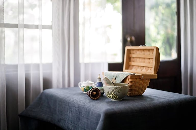 テーブル茶道で季節の見立てを楽しむ「茶箱点前」 −芦屋の旧迎賓館にて限定和菓子付き−