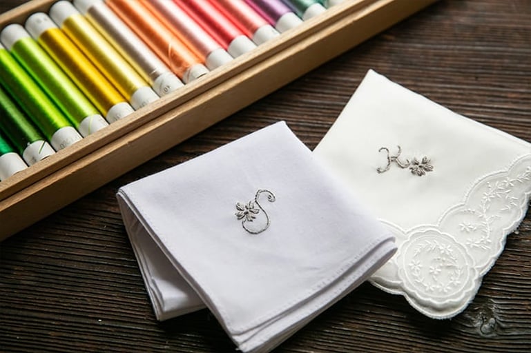 日本刺繍作家・田中京子氏に学ぶ刺繍【初回プラン】 −両国「回向院」でハンカチに刺繍を添える −