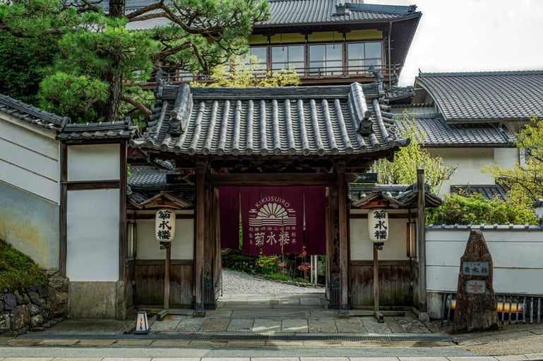 奈良「菊水楼」老舗料亭の若女将と巡る館内特別見学と限定会席ランチ −おみやげ付き−