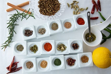 「épices GINZA」朝岡久美子氏に学ぶオリジナルブレンドスパイス作りと世界のスパイス料理