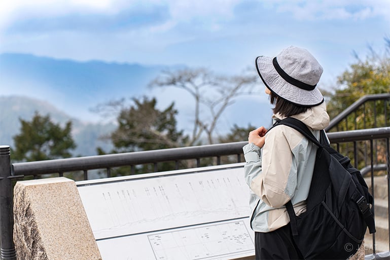 日本遺産・高尾山を国際基準ガイドと紐解くハイキング −薬王院での御護摩祈祷と法話・精進料理−