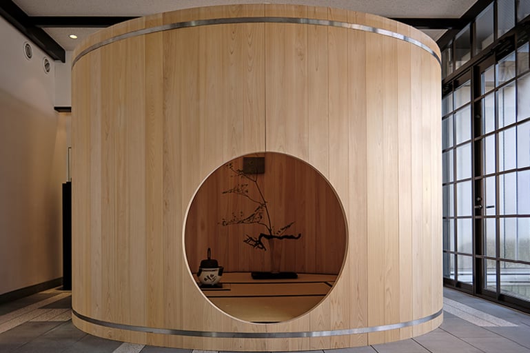 【期間限定】「福寿園 京都本店」企画展鑑賞と木桶の茶室で愉しむアフタヌーンティー