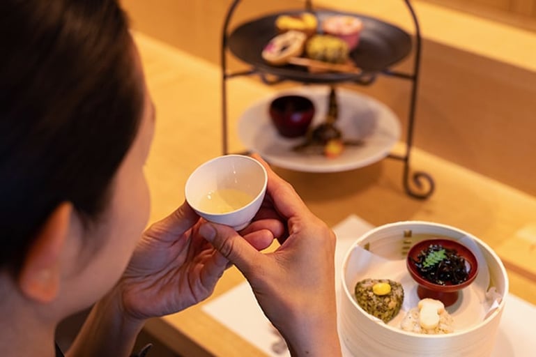 老舗佃煮店「新橋玉木屋」佃煮料理＆和スイーツと煎茶のペアリング −おもてなし煎茶師の導きで−