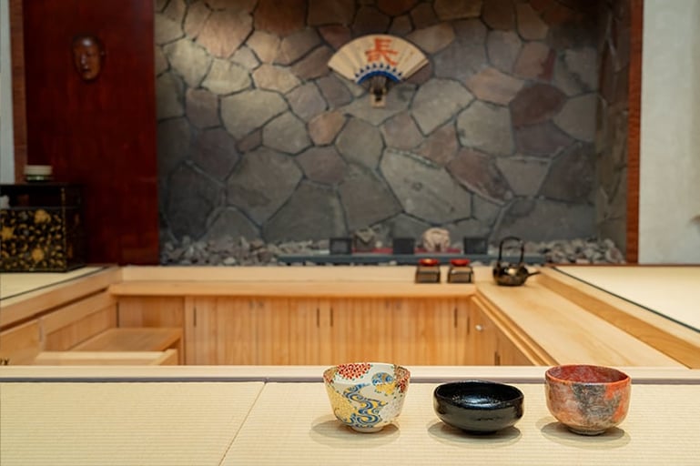 祇園「ART MON ZEN KYOTO」見て触れて学ぶ古美術講座＆バカラで嗜む和洋酒とデセール