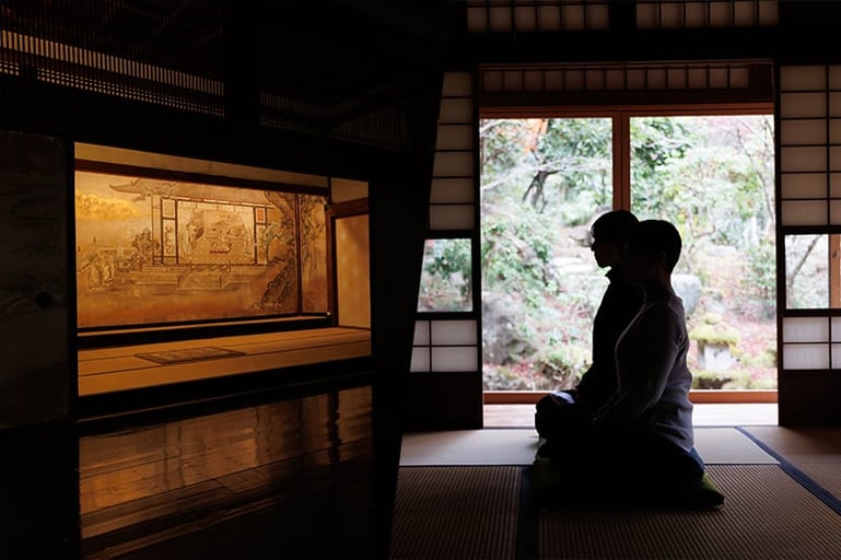 京都「実相院門跡」皇室ゆかりの寺院で非公開エリアを執事と巡る特別拝観ツアー −行座・喫茶付き−