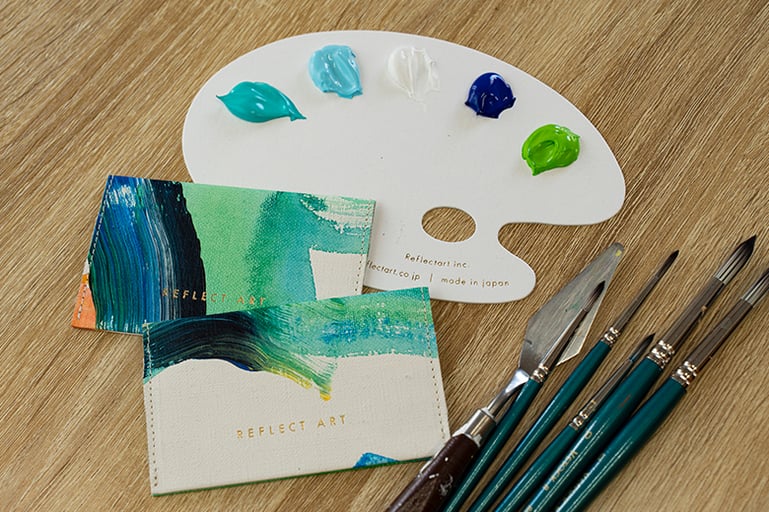 アーティストとつくる色彩豊かな手描きアート作品 −暮らしを彩るブックカバー＆カードケースづくり−