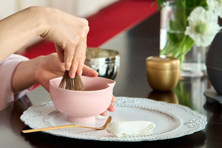 汐留「パークホテル東京」テーブルスタイル茶道で自分を磨く −椿の会に習う心の整え方−