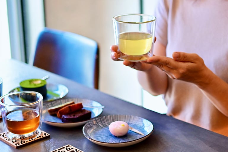 季節の銘茶と日本橋の名品を愉しむコースペアリング −日本橋「EnCounter」にて− 