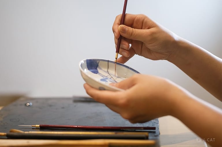 京都「表望堂」漆工芸工房で蒔絵師に学ぶ金継ぎ体験 −レトロな和食器に新たな命を吹き込む−