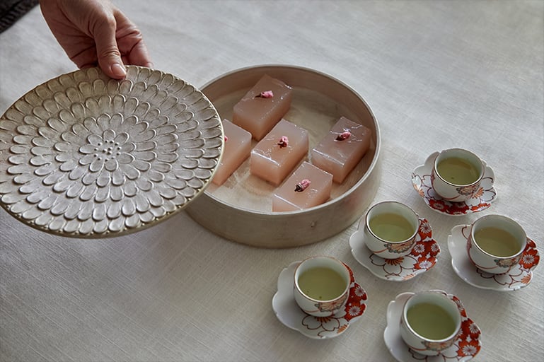 茶人が導く、季節の中国茶を味わう茶会と中国茶器での淹茶 −世田谷「中国茶サロン茶ノ目」にて−