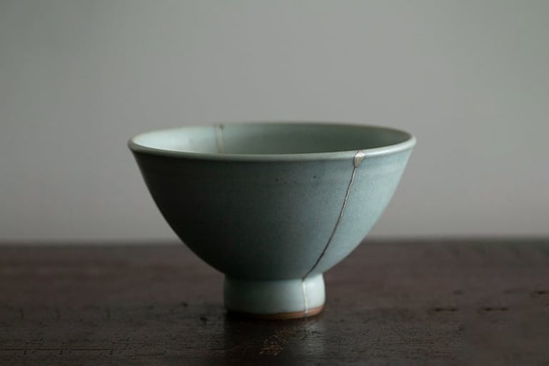 「金継ぎ撫日子」器に新たな景色を生み出す本格金継ぎ −多彩な仕上げから選べる複数回レッスン−