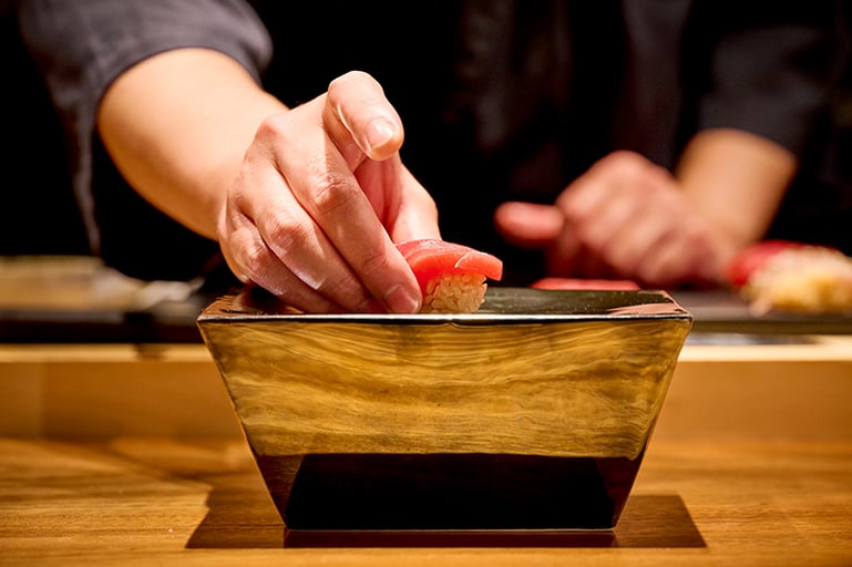 大門「浩也 東京前」大将から学ぶ江戸前鮨握り体験＆食べ比べ −普段の調理に生かせる解説付き−