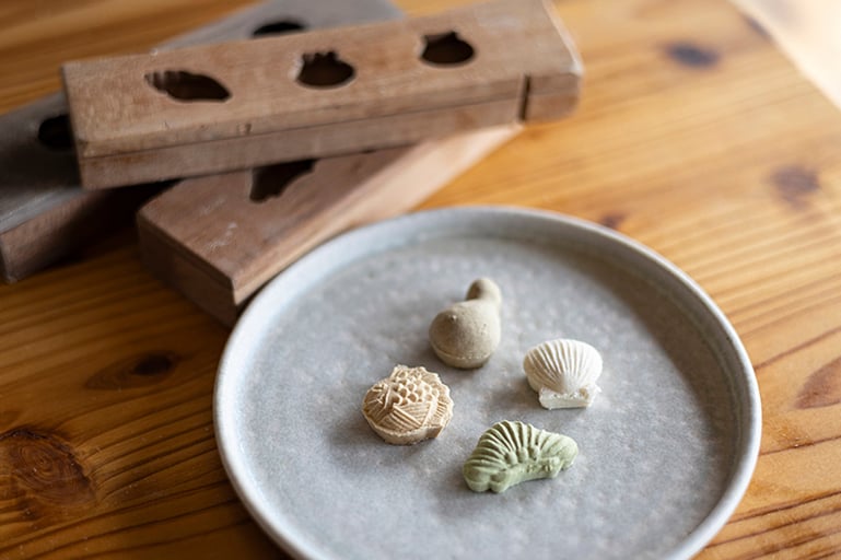 職人手彫りの菓子木型で季節の和三盆づくり＆茶話会 −大阪・豊崎 登録有形文化財の長屋にて− 