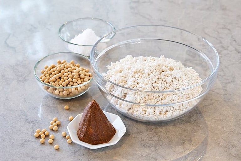 みそ探訪家・岩木みさき氏に学ぶ味噌の世界 −目黒区八雲のキッチンショールームで味噌づくり＆試食−