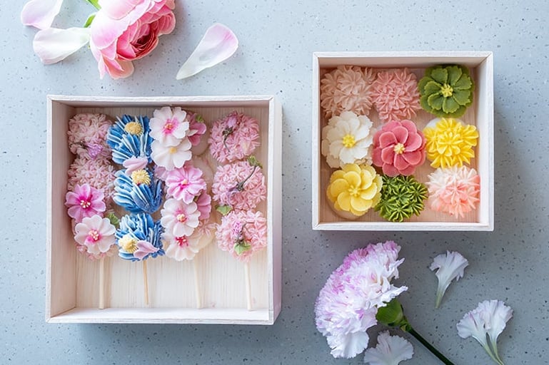 花を模した可憐な和菓子「あんこのお花」づくり お茶菓子付き −日本橋「EnCounter」にて−