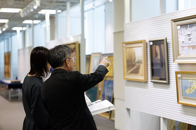 「とくなが美術」美術商と巡るオークションの下見会特別ツアー −逸品を見極め審美眼を育む−
