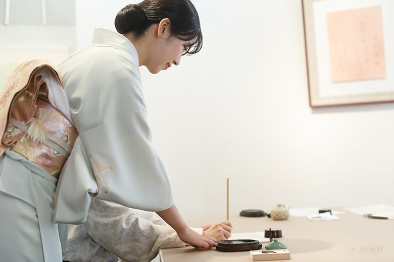 京都のギャラリーで学ぶ「かな書」の世界＆美しい日本語の書作品づくり
