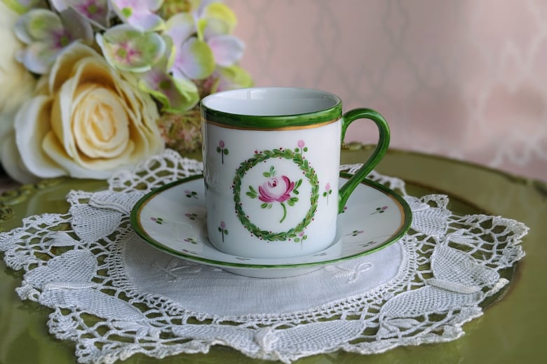 ポーセリンアートの人気講師氏に学ぶ磁器の上絵付けと洋食器の美術様式