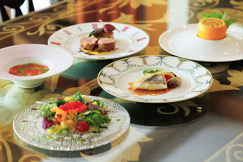 館内特別ツアーと旬を味わう限定フレンチランチ −美術館のような邸宅