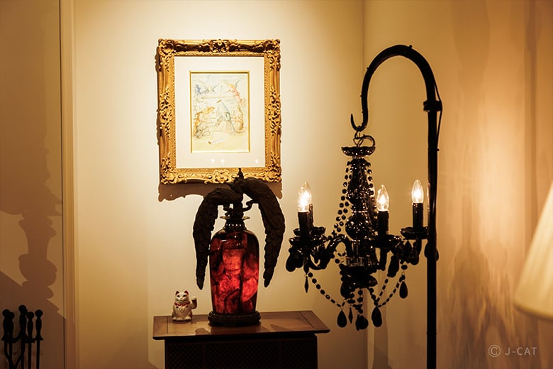 美術館のような邸宅の特別ツアーと王室御用達の器で愉しむティータイム