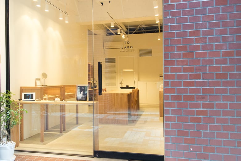 甲府「TO LABO」水晶またはアクアマリンを自らの手で磨き輝かせる