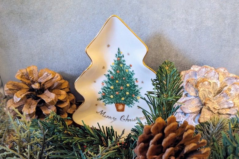 ポーセリンアート人気講師・佐藤敏衣氏に学ぶ磁器上絵付けと洋食器の