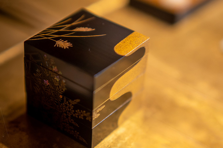 京都で香道三品大枝流の香道体験 伊集院兼常ゆかりの名園を望む特別席にて