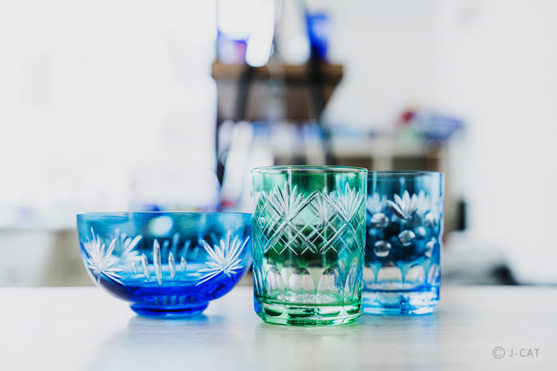 上質な江戸硝子の抹茶碗に切子を施し、ガラスの煌めきを堪能 −都内