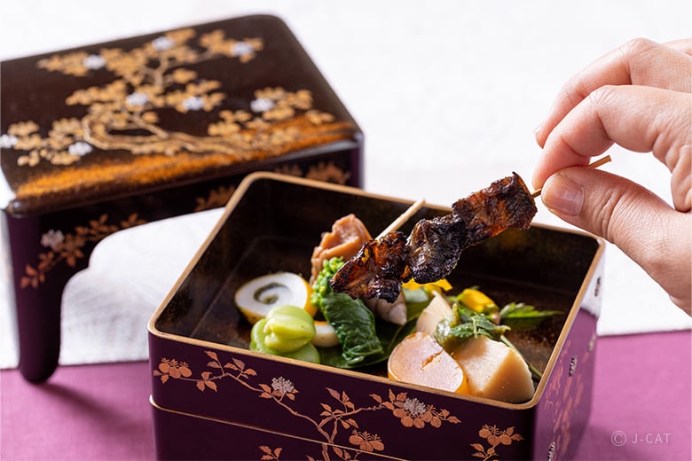 加賀藩御用達の老舗 金沢「料亭 大友楼」特別会席ランチを貴重な器で堪能