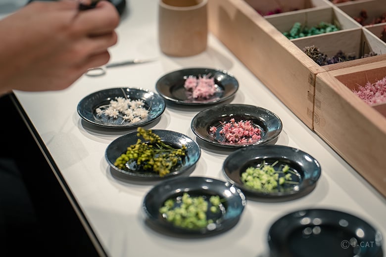 美術作家・亀井紀彦氏と共に作る花を使ったアートオブジェ −六本木・g