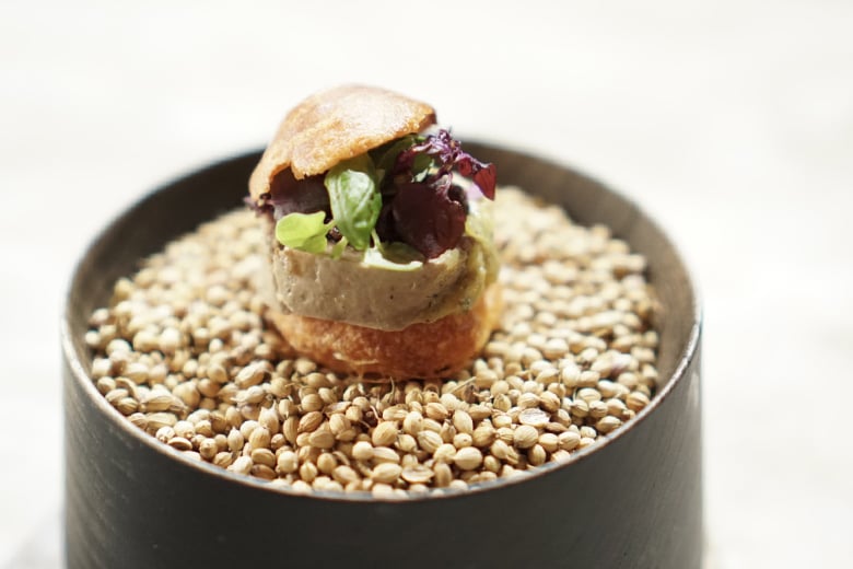 京都「西洋茶屋 山本」和素材が香るアシェットデセールのコースを堪能