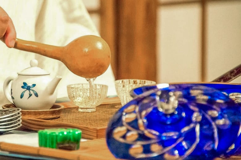ゆかた茶会」季節のお茶とお菓子で一煎の涼を感じる 両国・回向院にて