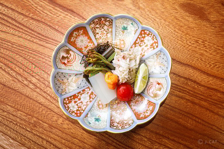 京都「高台寺 丹虎」有田焼の器で味わう特別な天ぷら会席 −深川製磁の