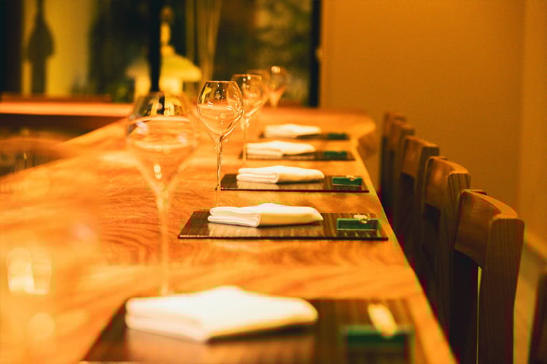 京都「高台寺 丹虎」有田焼の器で味わう特別な天ぷら会席 −深川製磁の