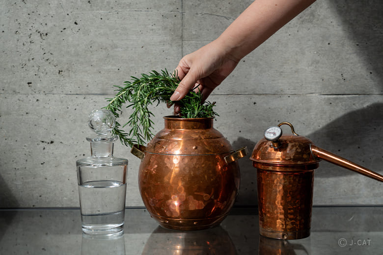 安藤忠雄氏設計の名建築「ザ・ヒルサイド神戸」でアロマ蒸留＆調香体験