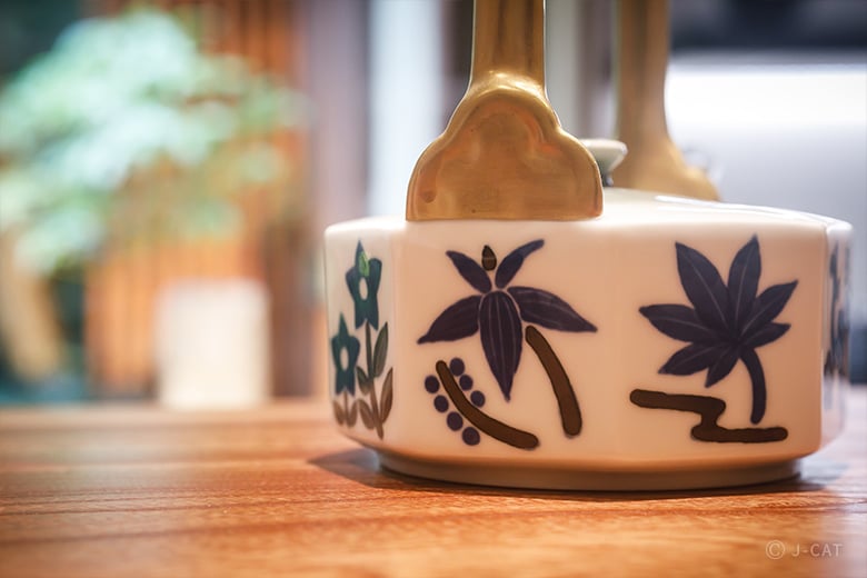 京都「高台寺 丹虎」有田焼の器で味わう特別な天ぷら会席 −深川製磁の