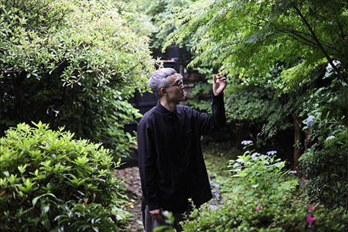 美術作家・亀井紀彦氏と作る花のアートオブジェ 北鎌倉のアトリエにて