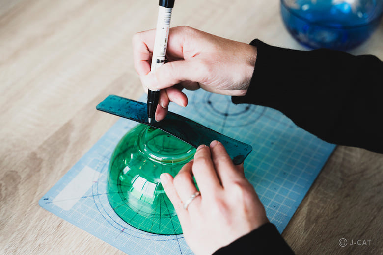 上質な江戸硝子の抹茶碗に切子を施し、ガラスの煌めきを堪能 −都内