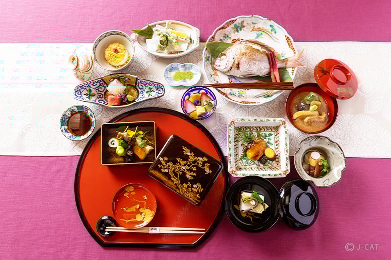 加賀藩御用達の老舗 金沢「料亭 大友楼」特別会席ランチを貴重な器で堪能