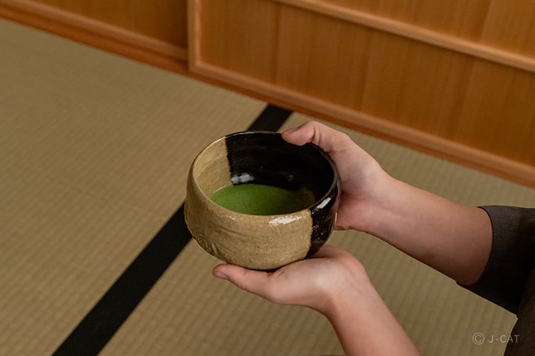 展示品 灰皿 手堤花梨 和室 お茶室 日本間 料亭 旅館 京都「都和旅館」の本格茶室で始める優しい茶会 茶懐石のアレンジ点心付き