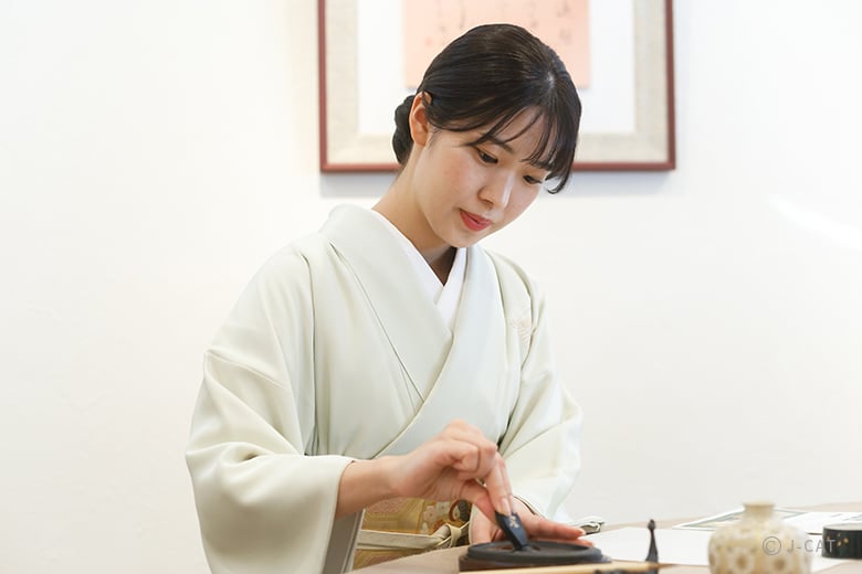 京都のギャラリーで学ぶ「かな書」の世界＆美しい日本語の書作品づくり