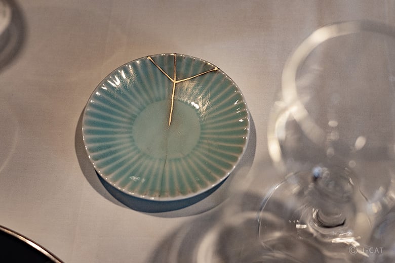 仏蘭西料亭 横濱元町霧笛楼」を貸し切って堪能する金継ぎ体験 −季節の