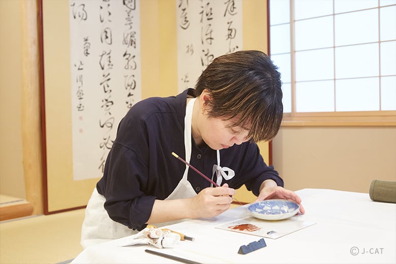 金継ぎ撫日子」器に新たな景色を生み出す本格金継ぎ −多彩な