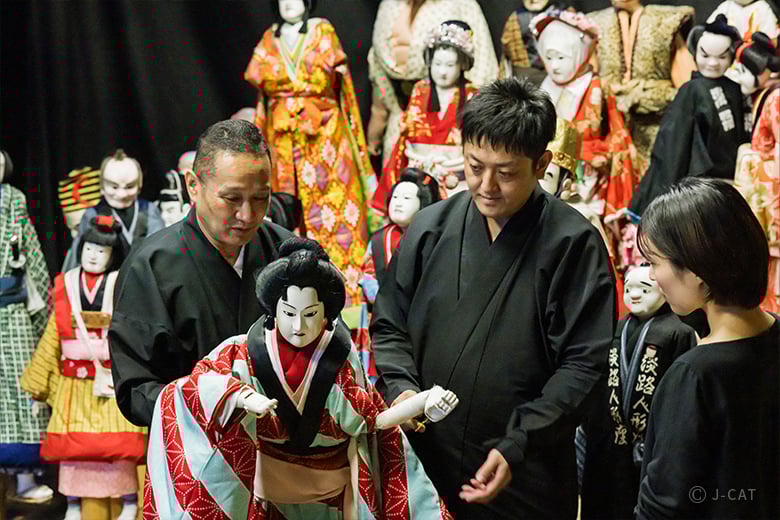 淡路人形座」500年の歴史を持つ淡路人形芝居を観劇 −舞台裏見学