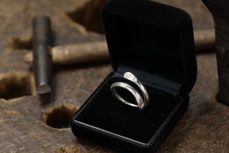 職人の街で銀の匠に教わる純銀製リング作り −指先を上品に彩る