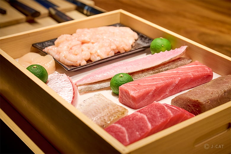 大門「浩也 東京前」大将から学ぶ江戸前鮨握り体験＆食べ比べ