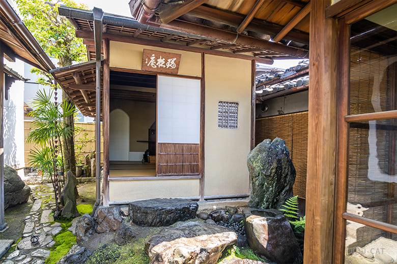 宇治「中村藤吉本店」挽き茶体験と濃茶・薄茶を堪能する季節のお茶