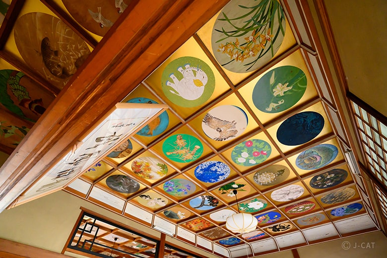 中将姫の伝説が残る古刹「當麻寺 中之坊」で写仏・写経体験 −旧国宝の